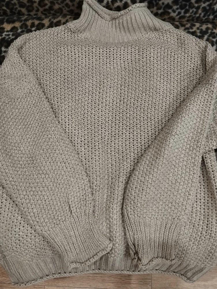 Смотрится дешево.Цвет тусклый. Пришёл без брака. В размер.