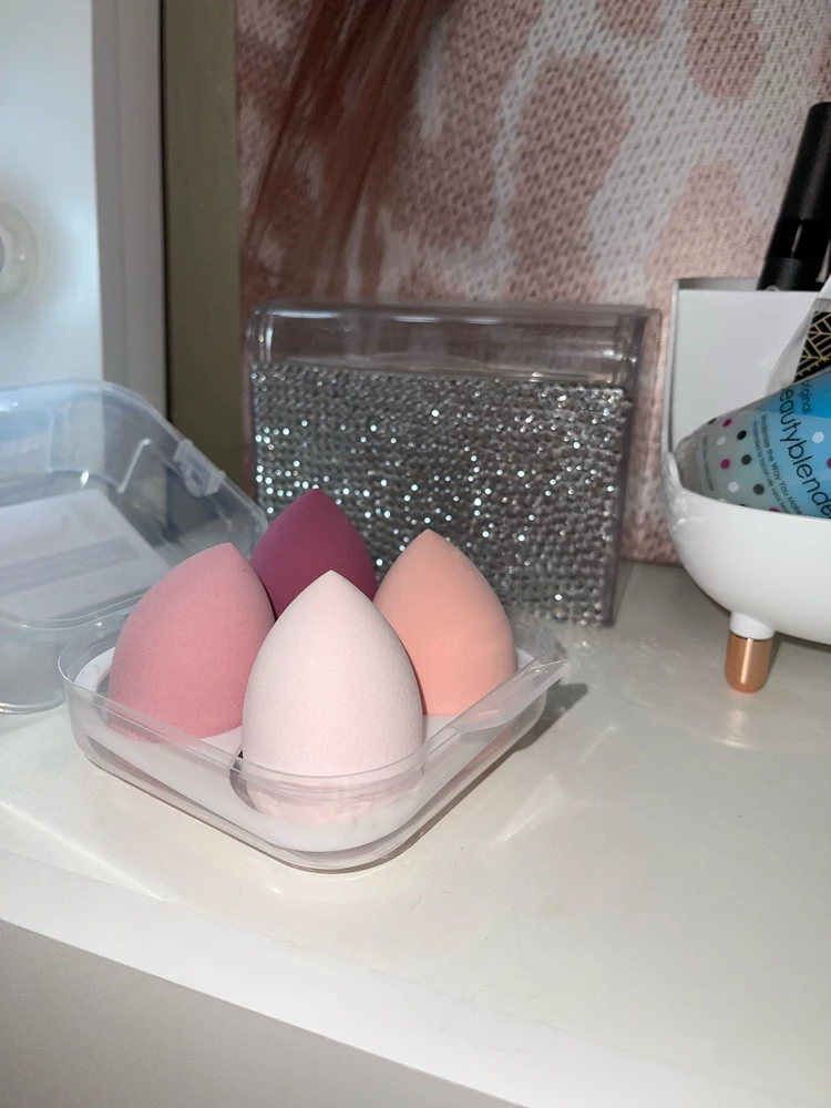 Классные спонжи, удобно хранить. За 4 штуки цена отличная 👍🏻🥰