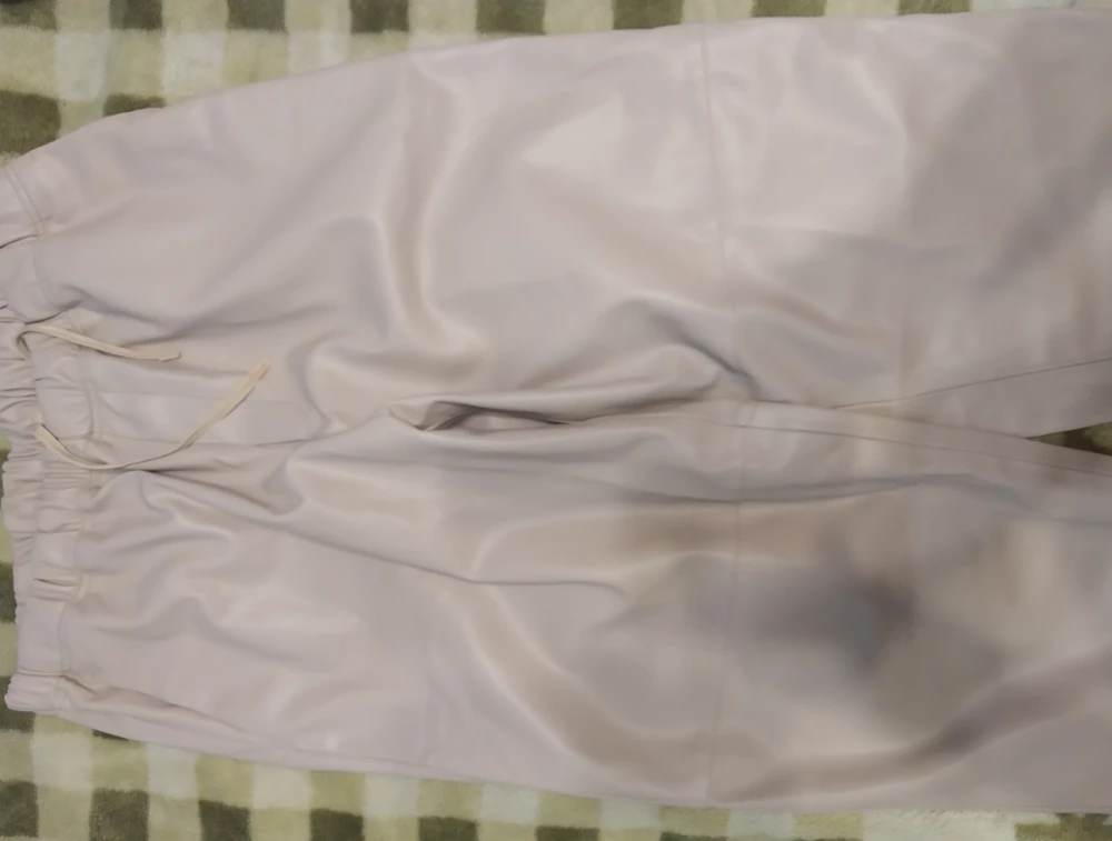 Отличные брюки, упакованы были в пакет, швы ровные, оответствуют размеру, рекомендую!!!!