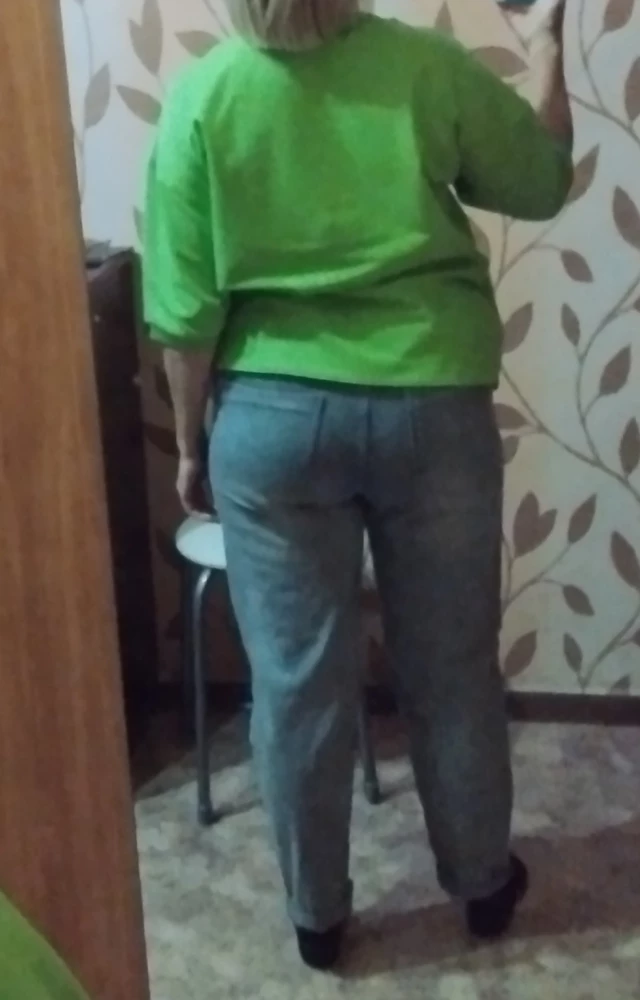 Просто шикарные брюки, есть этой фирмы голубые, носятся очень хорошо после стирки всё отлично колени не растягиваются. Мой рост 1,64 м объём бёдер 112-114 фигура груша на последнем фото без подворотов полная длина