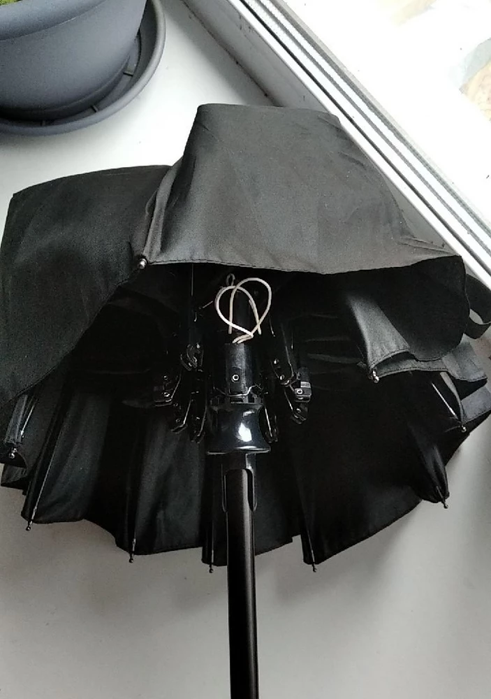 Купила зонтик заранее, чтоб быть готовым к весенним дождям. Пользовались раза 3-4, и вот результат. Возрату уже не подлежит 🤷🤦