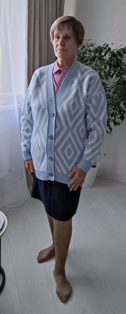 Покупали маме ,ее размер 50-52, рост 164. Кардиган теплый ,мягкий , очень идёт мамочке. Качество на высоте. Спасибо