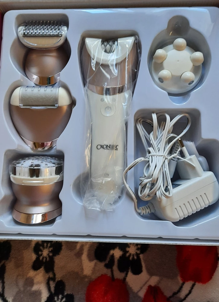 Товар целый, все хорошо работает, зарядку держит. Все насадки в рабочем состоянии