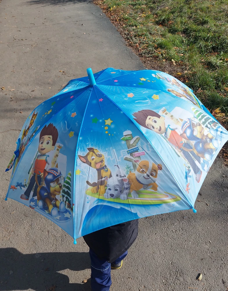 Очень понравился зонтик. Мальчику 3 года, восторге. Удобно нести, не тяжелый. 
И очень порадовала что производство - Россия