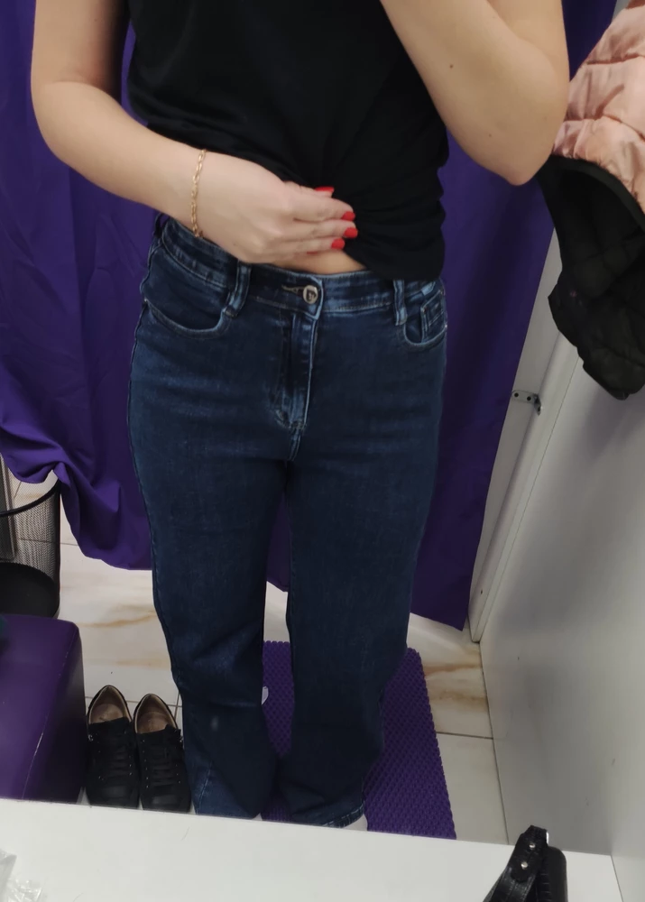 Тянутся, были сшиты ровно- взяла бы, НО карманы криво пришиты - см. Фото. Нижний край брючин тоже не очен ровно просто очень