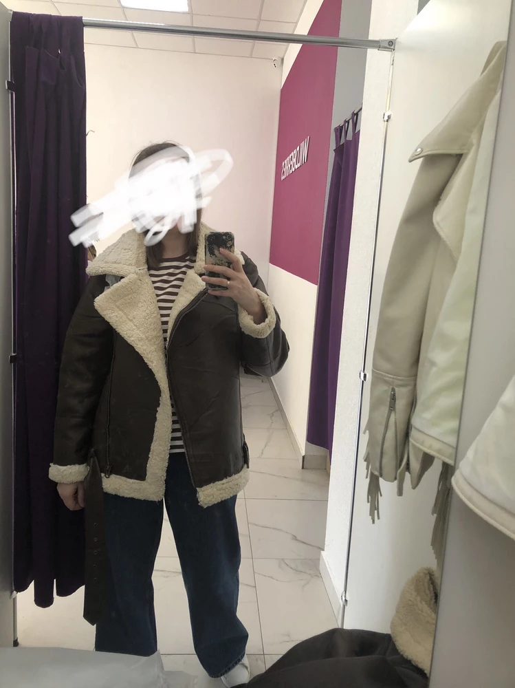 Куртка не плохая, но смутил шов на воротнике. Хотелось бы соответствия цены и Качества. Довольно плотная,что плюс. Есть с чем сравнить, заказывала куртку подобной модели одновременно у четырёх разных продавцов. Буду думать, может и обратно закажу ))