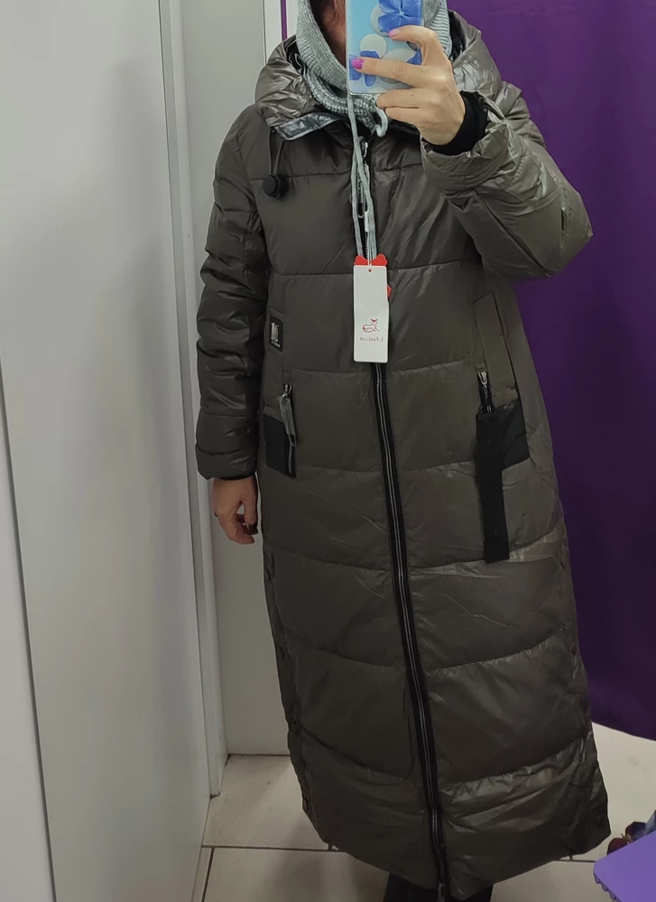 Размер М идёт как   написано на 44 размер, на рост 155 рукава длинноваты, само пальто до середины икры