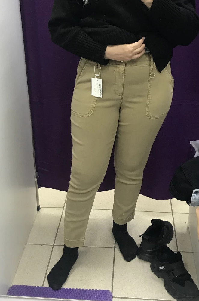 Джинсы очень мягкие и приятные, но цвет не соответствует. На рост 165 и о/б 110 не очень…