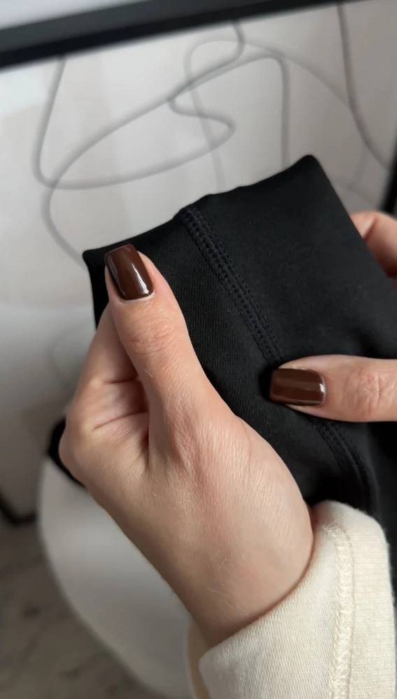 Брала для тренировок в зале, качество отличное, плоские швы, чтобы не натирали, тянутся хорошо и прям высокая посадка, то что надо 🔥 решила еще и серые заказать