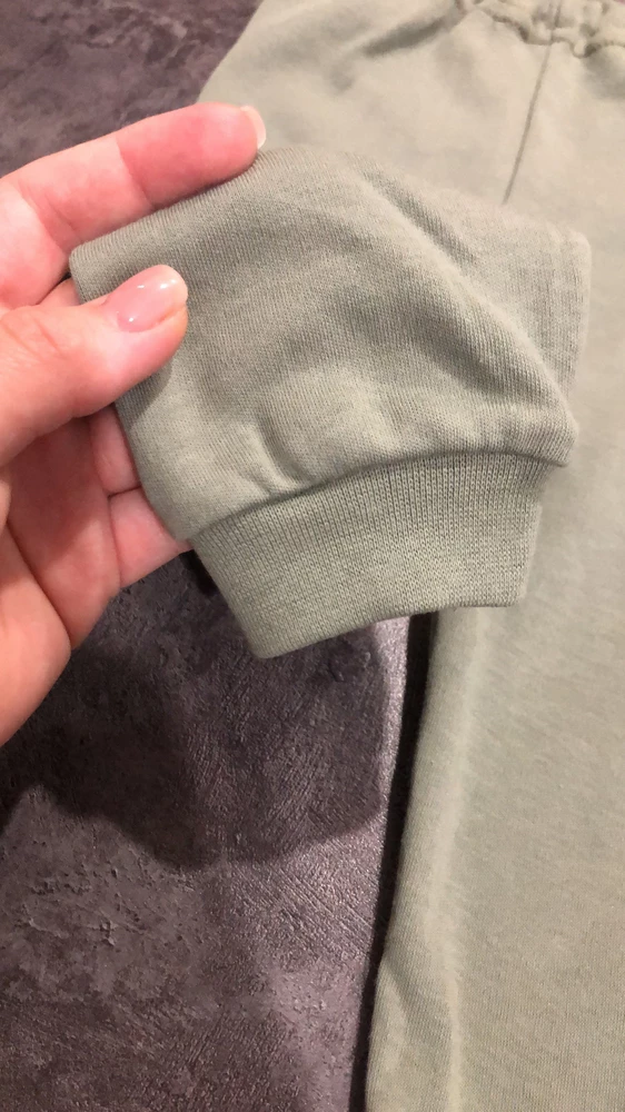 Ползунки отличные, мягкие, резиночки не тугие но держат хорошо, размер соответствует. Удобно в упаковке 2 штуки. После стирки не сели, не растянулись. Берите не пожалеете.