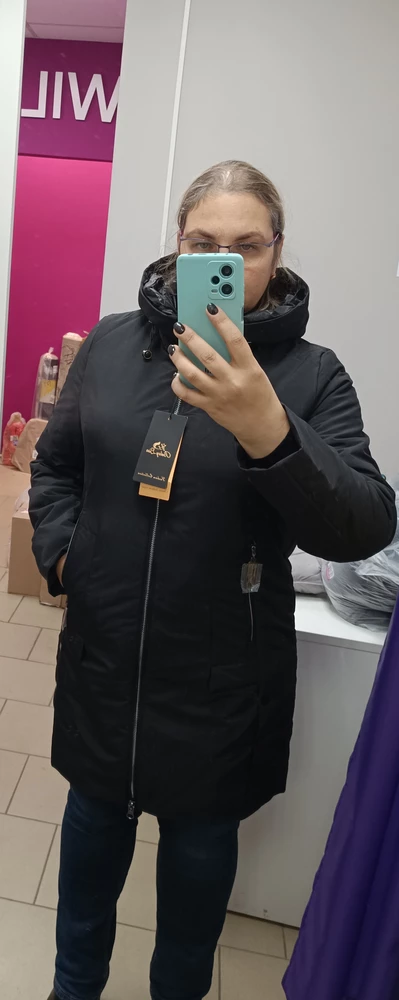 На 52 подошла 52. Капюшон не особо понравился, но выкупила, носить надо