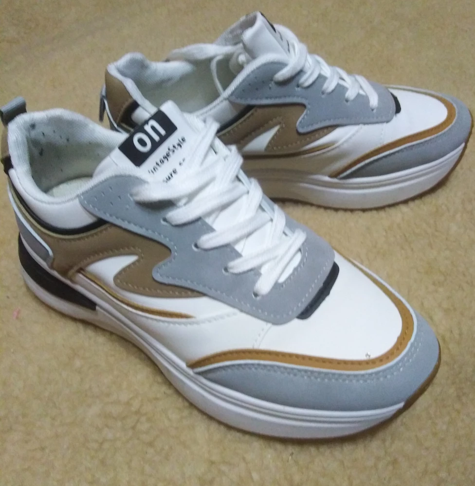 Кроссовки просто супер. На 37 российский размер оказались слегка большеваты. Вставила стельку и все супер. Это потому что нога у меня узкая и подъем не высокий. Кроссовки очень хорошо подойдут тем у кого нога широкая и подъем высокий. Лёгкие и удобные. Я довольна. Цена и качество просто класс