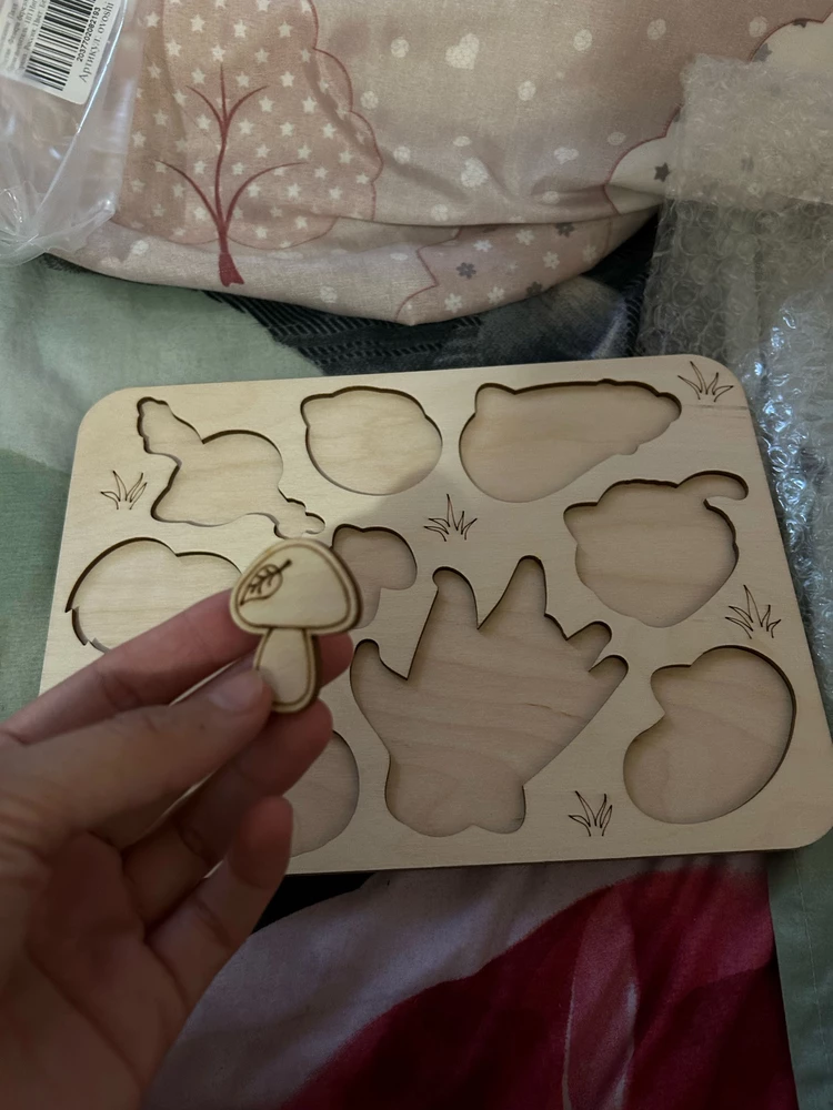 Купила 2- один с овощами, другой с машинками. 
Хорошая игрушка-развивашка. Почти все соответствует описанию, но они не гладкие, возможно уколоться, занозу получить. Доставка в срок