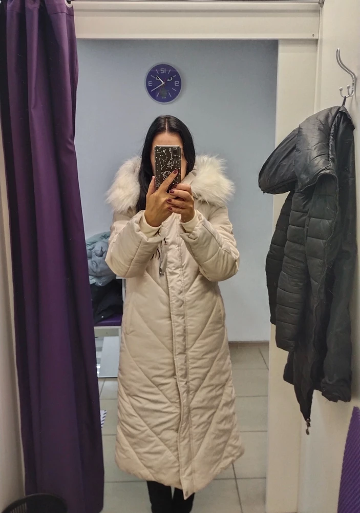 На 44 размер подошёл и 42. Цвет не как на фото, не былый-бежевый.