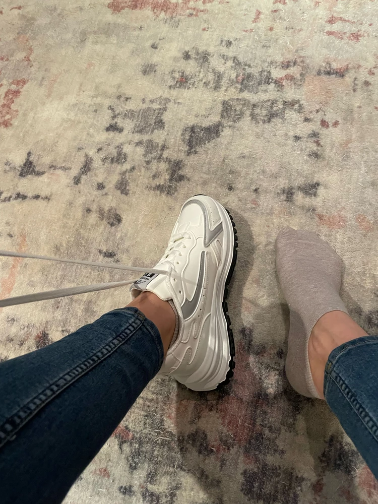 Потрясные кроссовки ! На 39 взяла 40, все подошло идеально