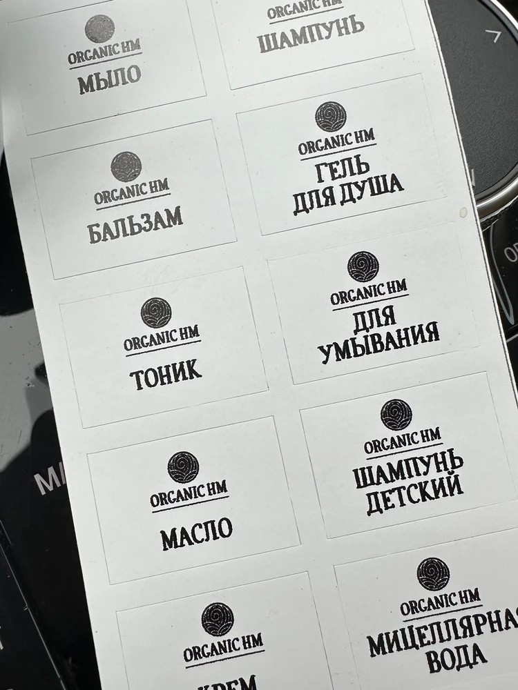 Взяла для фитнеса, смотрятся хорошо, спасибо за косметичку. Наклейки интересные, качество тоже понравилось.