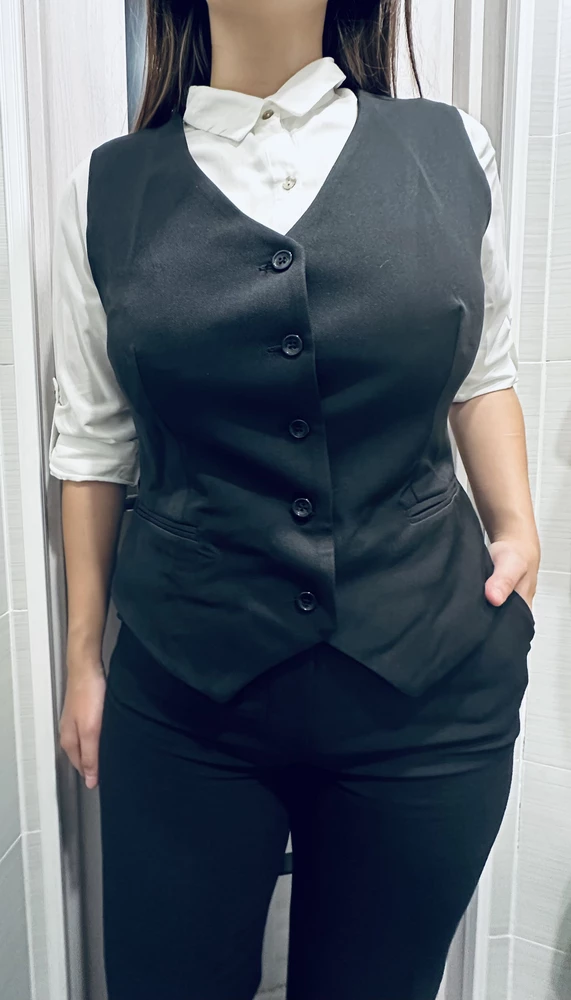 Жилет отличного качества! На высокий рост просто супер! Размер в размер.