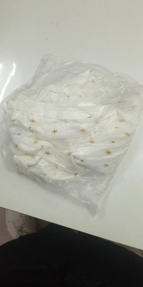 Это что???похоже на бежевые гимнастические трусы???почему возврат 138р???Судить вас надо.Это мошенничество!