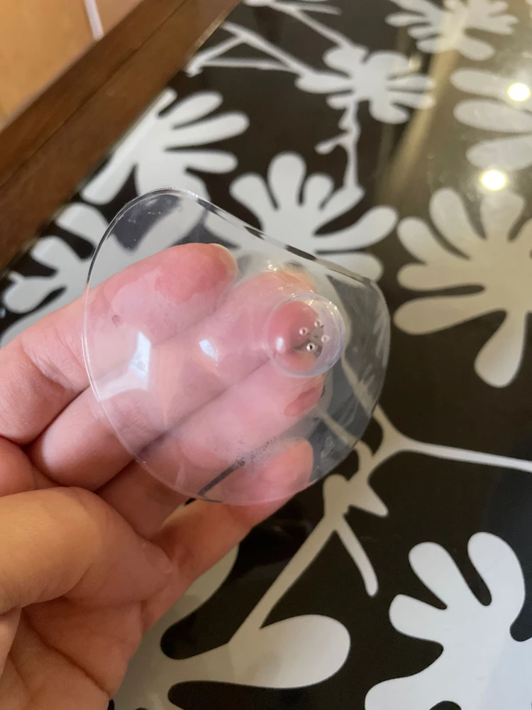 Это спасение!!!ребенок никак не хотел брать грудь, уже и не надеялась….с этими накладками все получилось!спасибо продавцу! Плюс соски защищает, не болят. Рекомендую всем