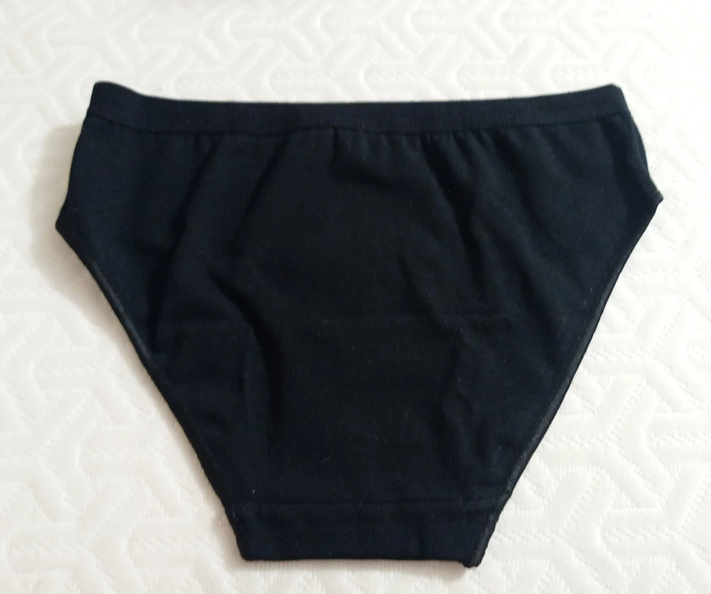 Трусики замечательные, качество хорошее. Пришли быстро. На девочку 5-ти лет (ОТ 50, ОБ 59 ) сели идеально. Нигде ничего не жмёт. Швы аккуратные и нигде не порваны. Под купальник 🔥