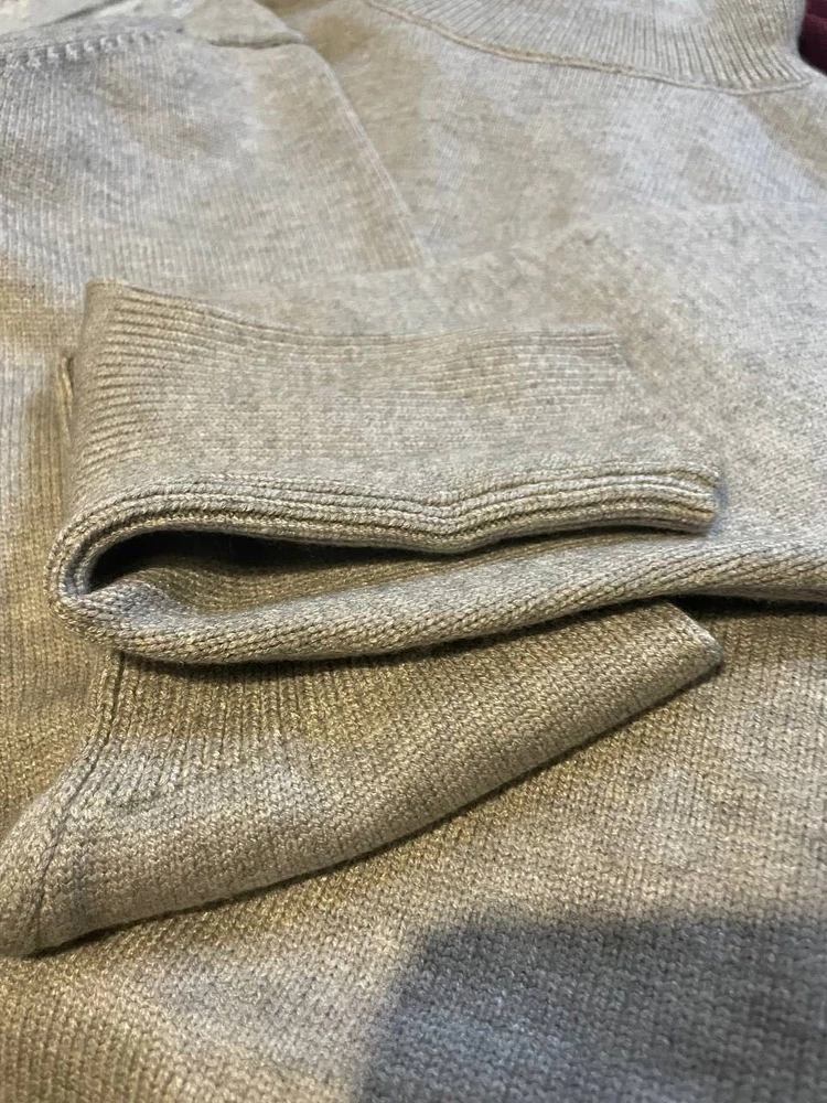 Очень мягкий, приятный к телу) Выглядит дорого, вискоза сразу ощутима