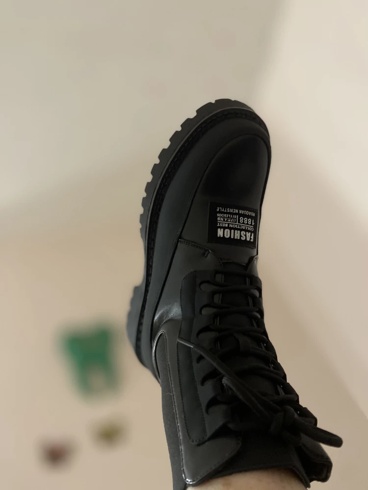 Очень удобные и теплые ,не знаю правда как на снег отреагируют ,но дома в них жарко )на широкую ногу идеально