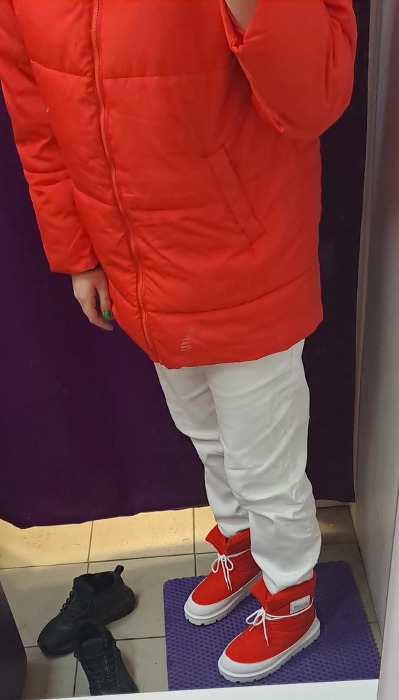 норм дутики, не сильно скользят , на размер больше взяла и угадала