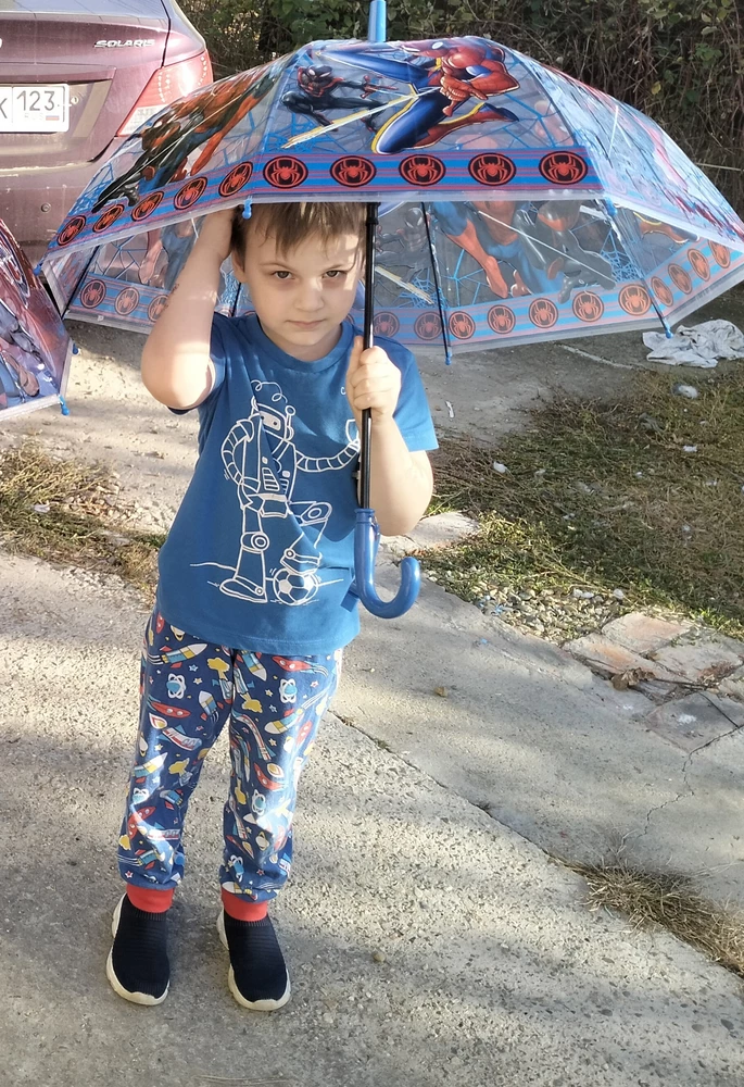 Отличный зонт, ребенок доволен 🤠