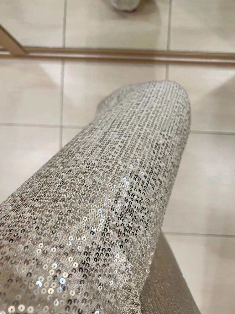 Брюки шикарные, цвет очень благородный. Сидят по фигуре прекрасно!