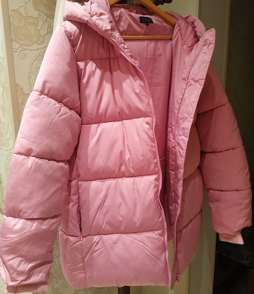 Куртка суперская ! 💝
Удобная, теплая ,красивая! 
Качество отличное ! 👍🌲
Цвет розовый - чистый !