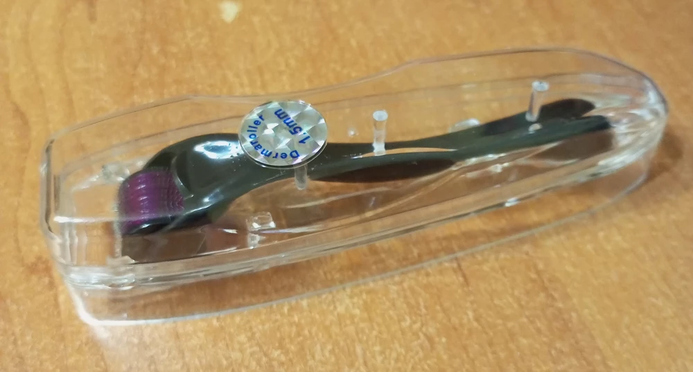 Классный. Выбрала дешевый, но он пишел с футляром. Неожиданно, но Спасибо 🙏💕