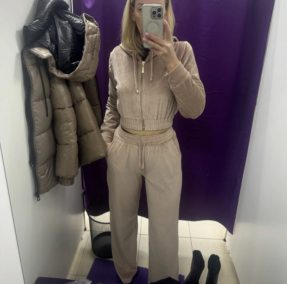 Классный!и на рост 176 идеальная длина,но резинка от кофты впивается,маловата