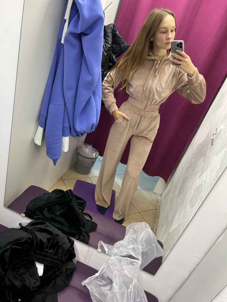 Очень классное качество , заказывала костюм другого продавца, чтобы сравнить, этот по качеству очень такой приятный, плюшевый , классный ❤️