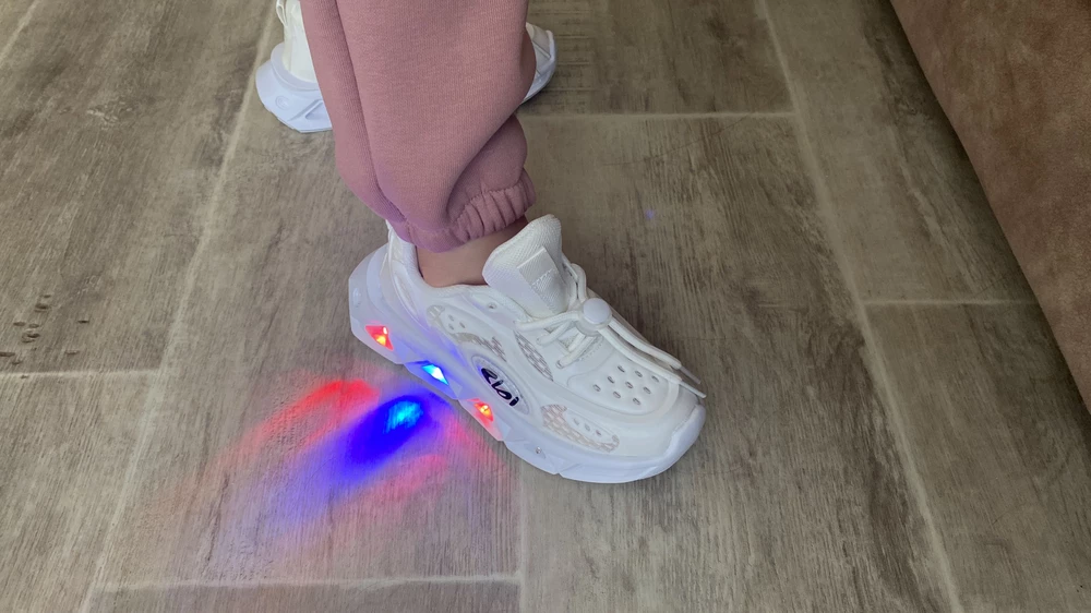 Афигенные) купили на размер больше на вырост! Очень крутые 💯