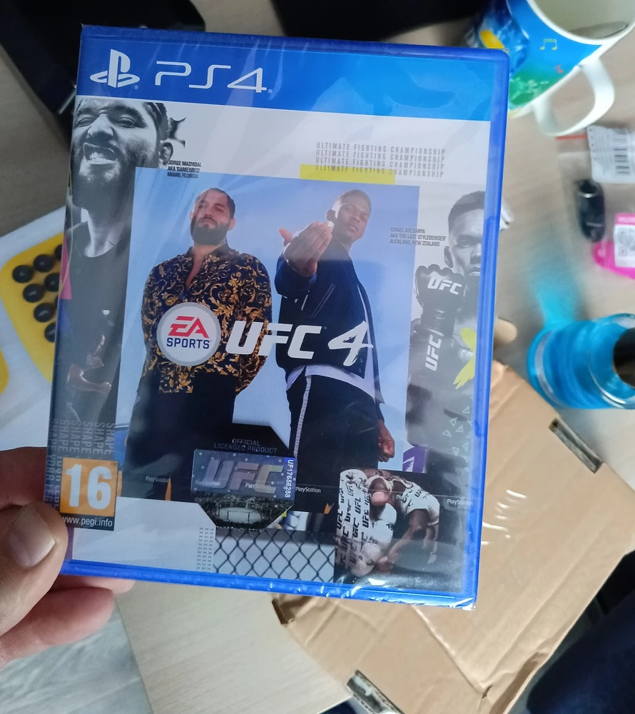 Диск UFC 4 , пришёл в целости.. И всё запечатано ..прям как с магазина оригинал 👍👍👍буду сейчас устанавливать игру и  метелить всех как тараканов 😎😏🔥✊👊🤜💪