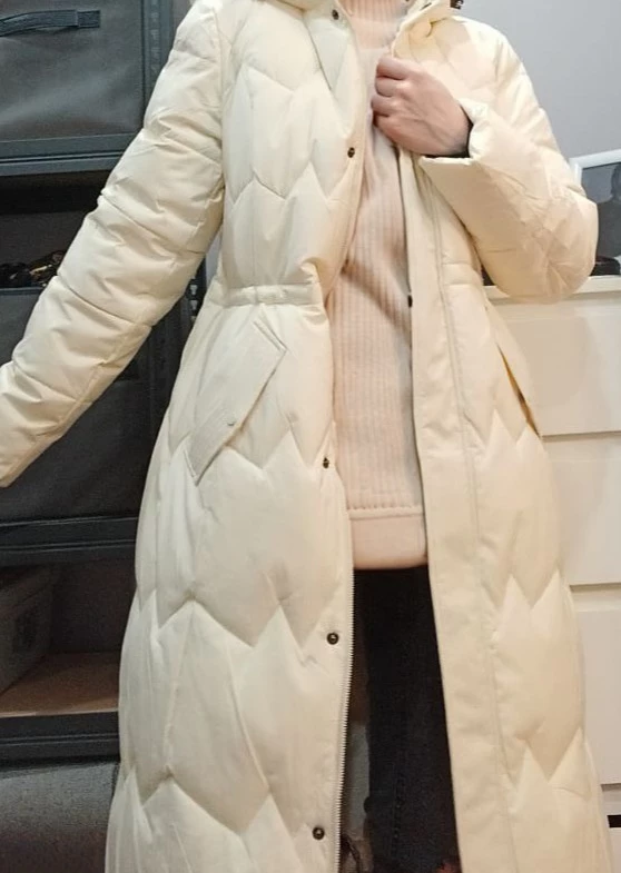 Цвет просто сказка! По качеству прекрасный пуховик. Приехал в хорошей упаковке. За кулиску на поясе отдельное спасибо)) сначала не поняла, почему тонкий, но после отпаривания стал прям такой как нужно 👍