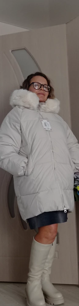 Отличная куртка! Тёплая, свободная, нигде не жмёт, красивая.