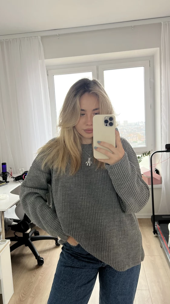 Очень понравился свитер, ношу не снимая, приятный наощупь, буду заказывать ещё в других цветах