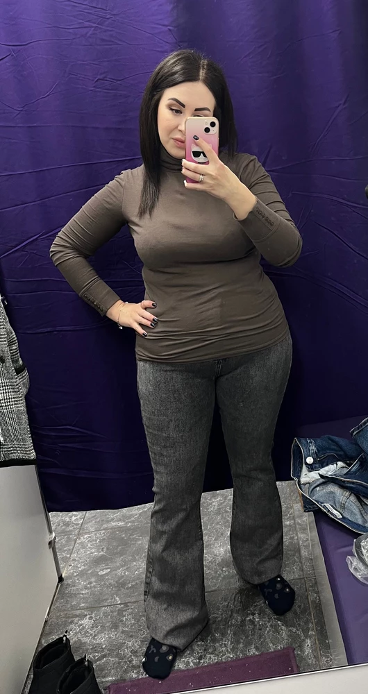 Два раза прислали не тот цвет. Больше заказывать не стала, тратить время. А так сидели на мне хорошо, ткань понравилась.