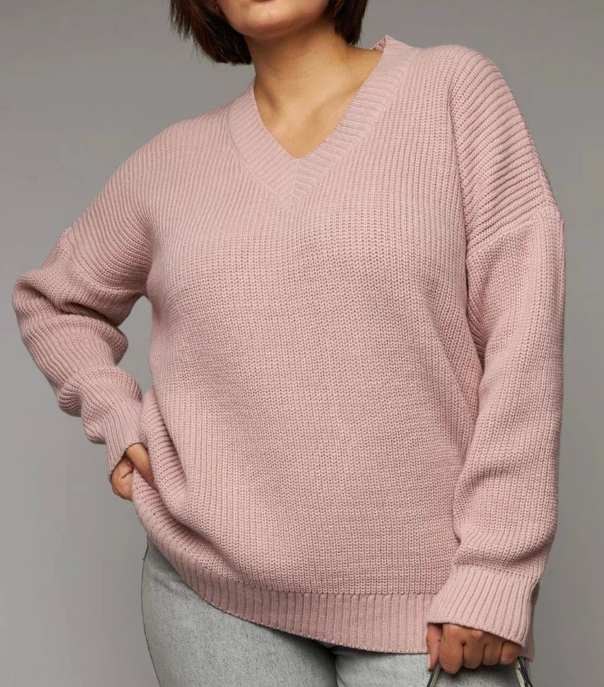 Свитер не колется, теплый. Скрывает недостатки, цвет красивый. Рекомендую!