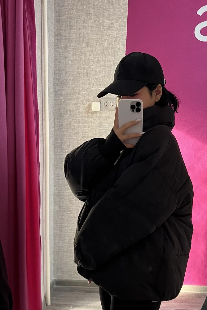 Куртка классная, очень теплая. Жаль большемерит, но все равно взяла. Спасибо 🫶🏼