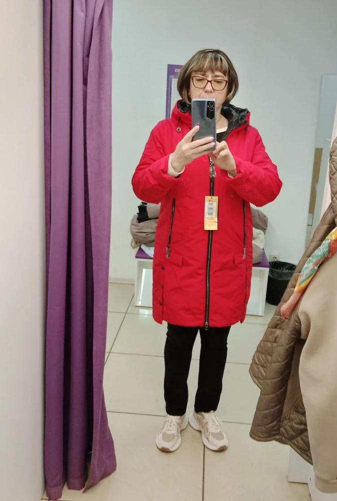 Куртка хорошая, р52 , выбрала такую красную