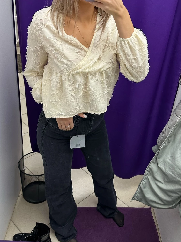 Просто обалденные, посадка офигенная! Это за всю жизнь мои первые джинсы до пола с ростом 186 см) я счастлива 😊 
Уже выловила синие такие же свой размер, жду доставку! Спасибо, что не забываете про высоких девочек 🫶🏼