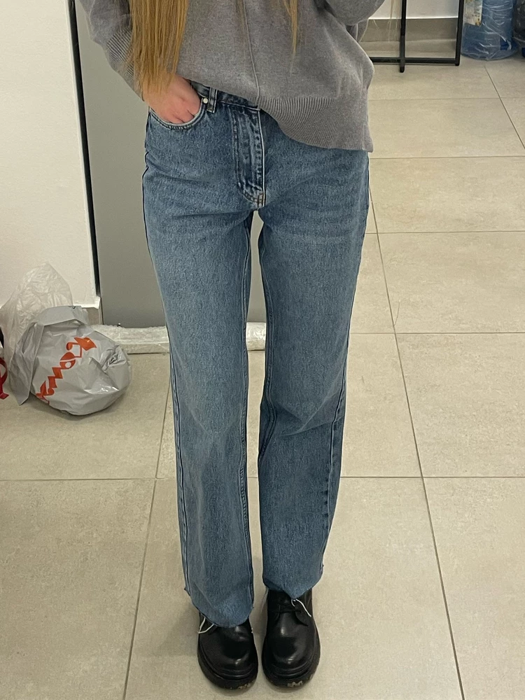 очень достойные джинсы, правда самый маленький размер мне все равно большой в талии