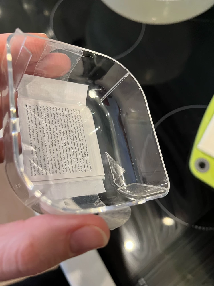 К самим соскам претензий нет. Очень удобно что есть колпачки. Но почему контейнер не положили в коробку? Или хотя бы пленку с пузырьками? В итоге контейнер пришел треснутый.