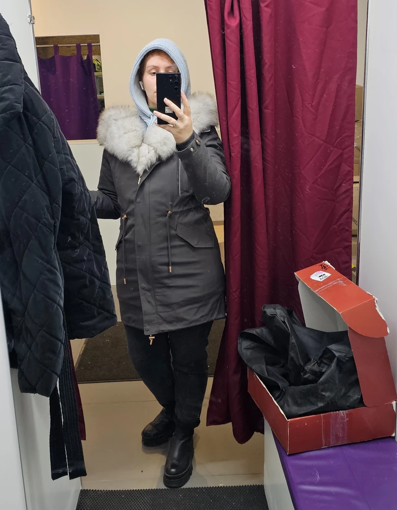 На бедра 109 в обтяг, мала. Мех при примерке лез сильно, возврат