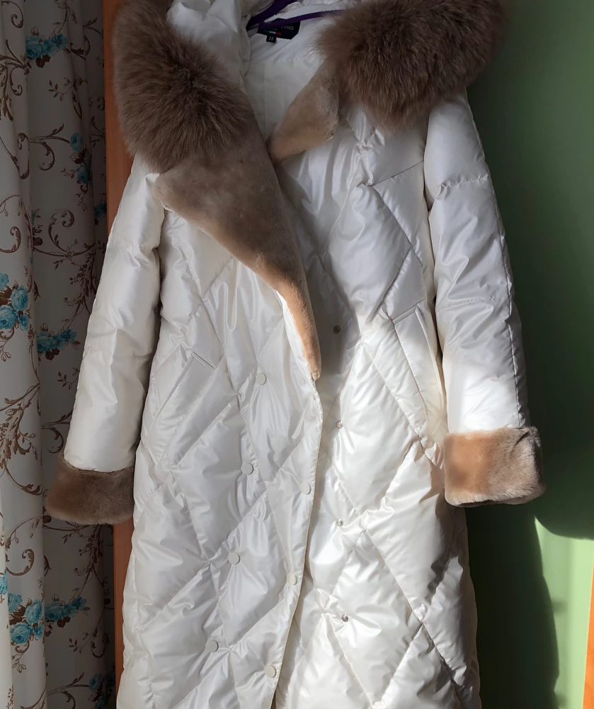 Девочки, пуховик классный. Легкий, мех достойный. Отказ в пользу такой же модели, но с белыми кнопками. Тоже нашла на ВБ. Золотистые мне не зошли.