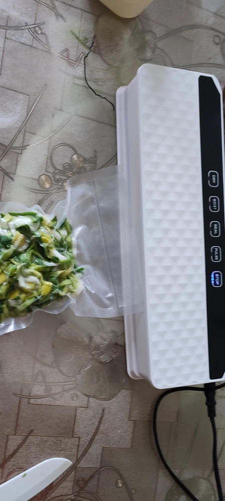 Ваккуматор очень понравился, купила дополнительные пакеты, паяет, ваккумирует, спасибо за товар!