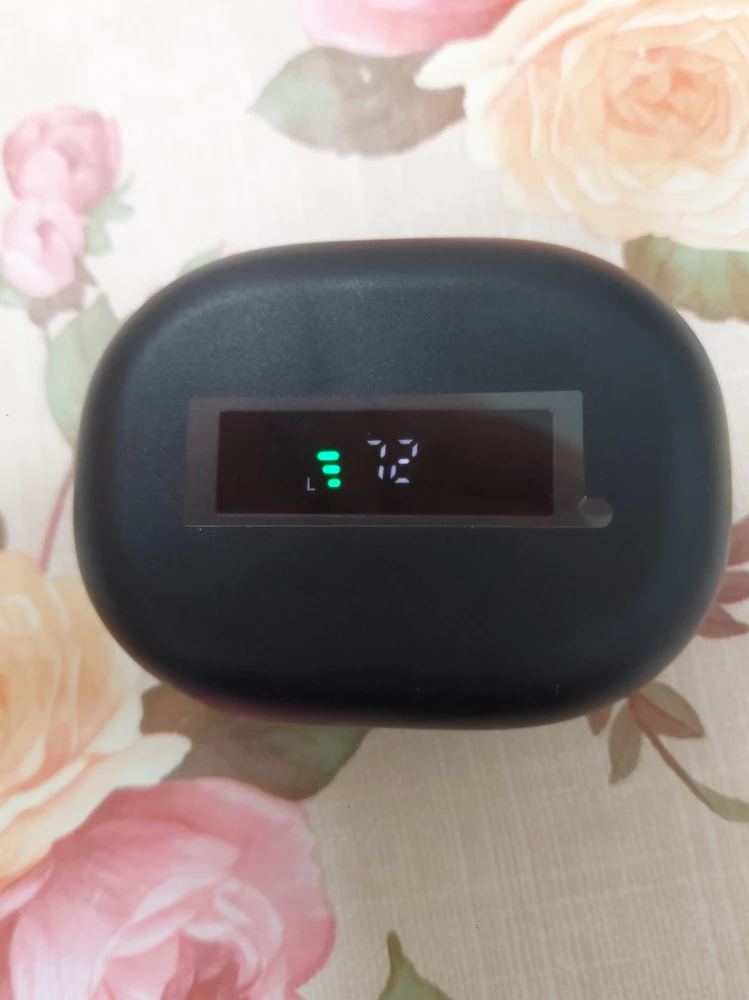 Я заказывала белый наушники мне отправили чёрные но хорошо роботыет