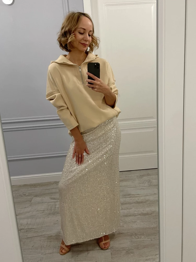 Классная юбка, полностью соответствует описанию, села идеально.
Сделала со стилистом несколько образов на разные случаи👌